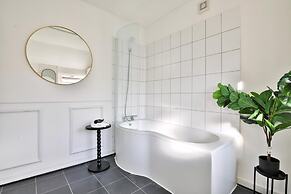 Beautifully Designed 2 Bed Apartment