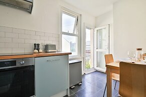 Beautifully Designed 2 Bed Apartment