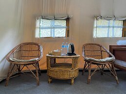 Hotel Tharu Garden