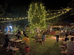Hotel Tharu Garden