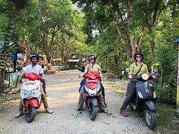 Hotel Tharu Garden