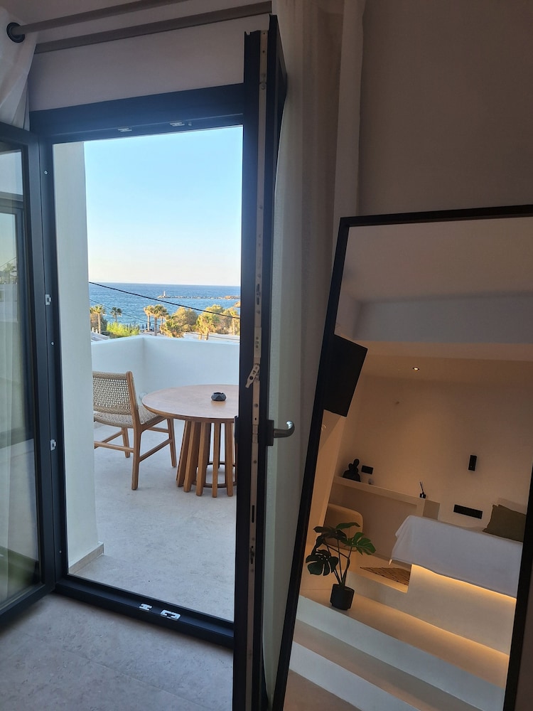 La Maltese Boutique Paros