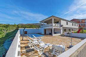 Villa in Rovanjska With Sea Views & Pool