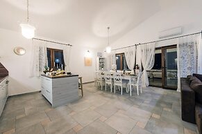 Villa in Rovanjska With Sea Views & Pool