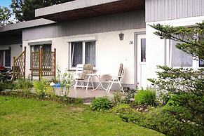 Twin Bungalow at Black Lake, Schwarz