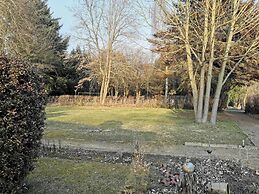 Twin Bungalow at Black Lake, Schwarz