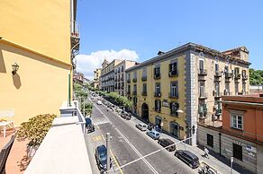 Into Mann in Naples With 5 Bedrooms and 5 Bathrooms