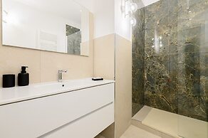 Into Mann in Naples With 5 Bedrooms and 5 Bathrooms