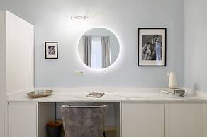 Into Mann in Naples With 5 Bedrooms and 5 Bathrooms