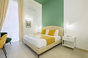 Into Mann in Naples With 5 Bedrooms and 5 Bathrooms
