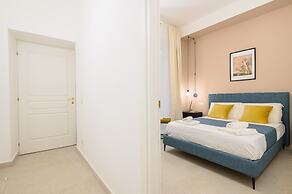Into Mann in Naples With 5 Bedrooms and 5 Bathrooms