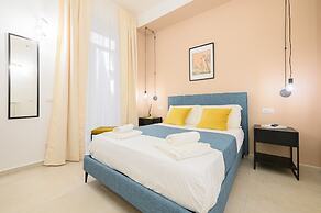 Into Mann in Naples With 5 Bedrooms and 5 Bathrooms