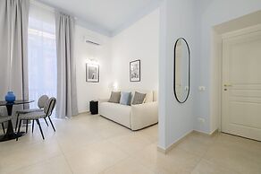 Into Mann in Naples With 5 Bedrooms and 5 Bathrooms
