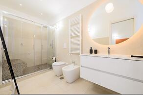 Into Mann in Naples With 5 Bedrooms and 5 Bathrooms