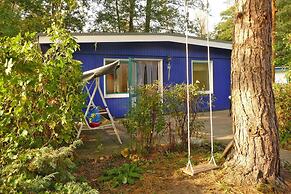 Bungalow am See mit Ruderboot in Klein Labenz