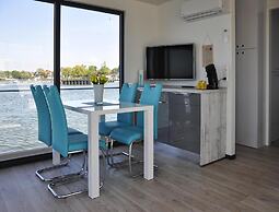 Hausboot Floating House Leni in Ribnitz-damgarten