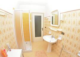 Holiday Home in Lucca With Pool & Garden