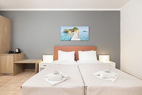 Cameo Beach Resort