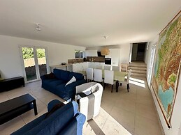 Villa L'esquirol With View and Pool