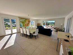 Villa L'esquirol With View and Pool