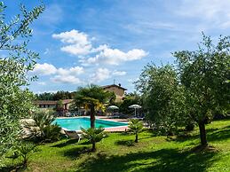 Mansion in Perugia With Pool & Green Hills
