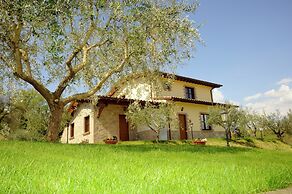 Mansion in Perugia With Pool & Green Hills