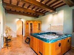 Mansion in Perugia With Pool & Green Hills