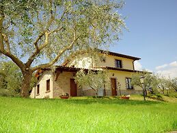 Mansion in Perugia With Pool & Green Hills