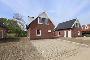 Holiday Home in Simonshaven by Lake Beach