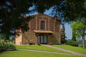 Villa With Terrace and Pool