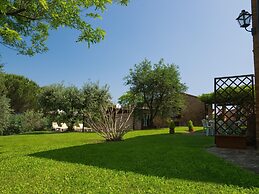 Montaione Charm: Spacious Haven