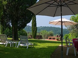Montaione Charm: Spacious Haven