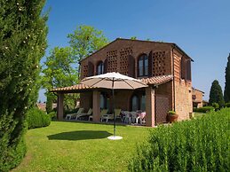 Montaione Charm: Spacious Haven