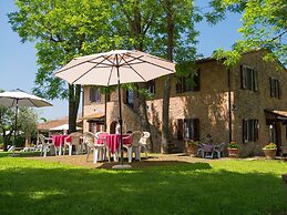 Montaione Charm: Spacious Haven
