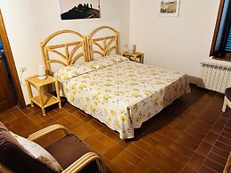 Montaione Charm: Spacious Haven