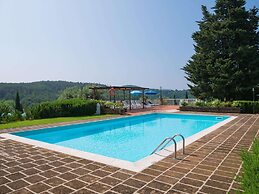 Montaione Charm: Spacious Haven