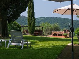 Montaione Charm: Spacious Haven