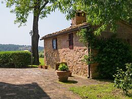 Montaione Charm: Spacious Haven