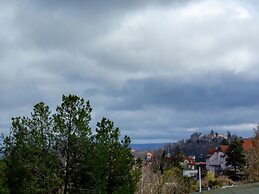 Comfort Near Castle Views