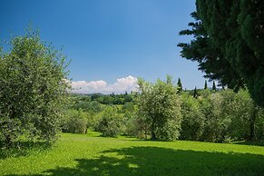 Romantic House in Tuscany With Pool Views