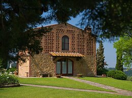 Romantic House in Tuscany With Pool Views