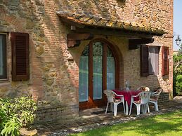 Romantic House in Tuscany With Pool Views