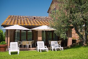 Romantic House in Tuscany With Pool Views