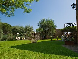 Romantic House in Tuscany With Pool Views