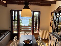 Charming Holiday Home With Lake View