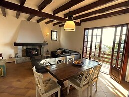 Charming Holiday Home With Lake View