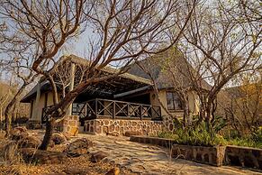 Mmakuba Private Game Lodge