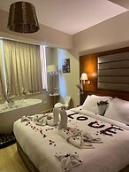 Prestige pyramids inn