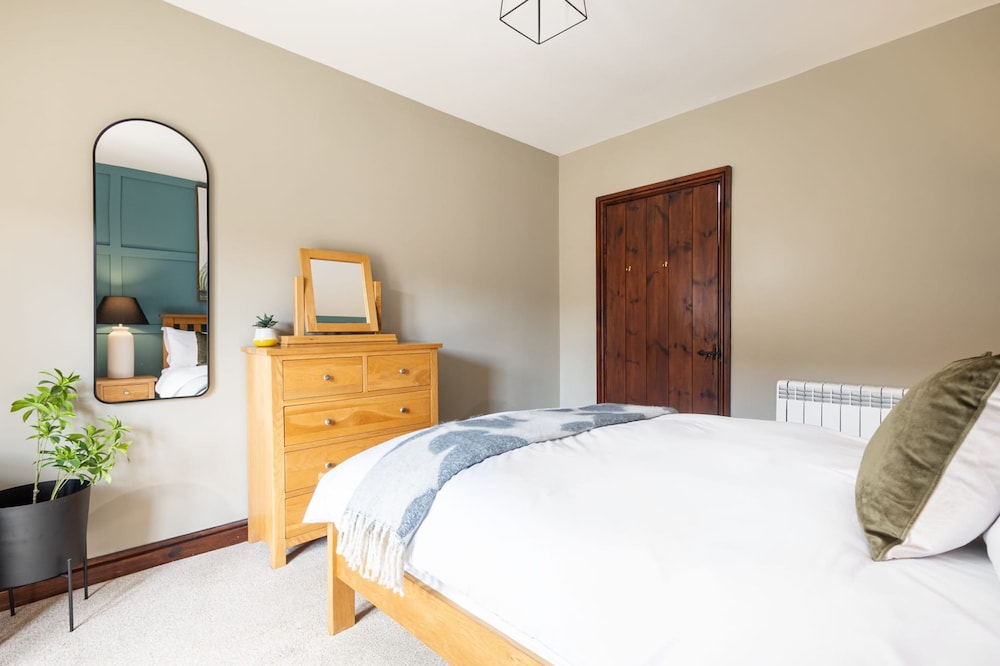 Host Stay Heather Cottage