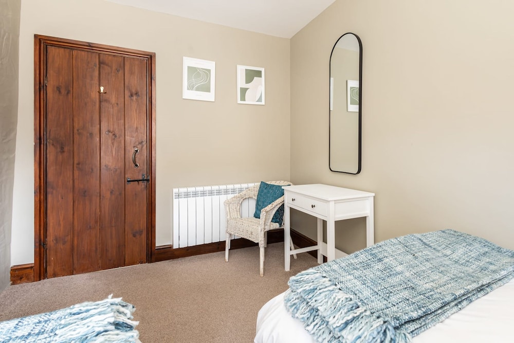 Host Stay Heather Cottage